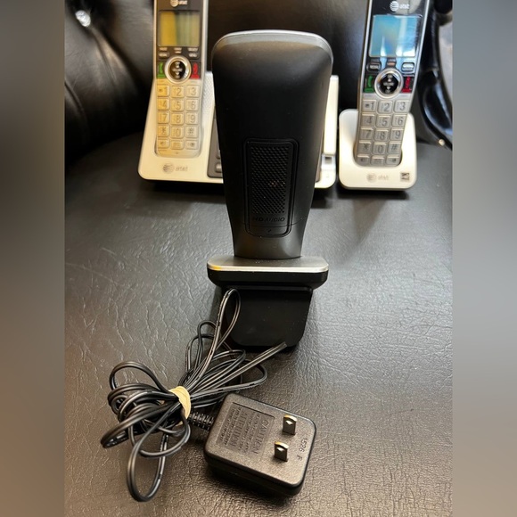 AT&T CL83464 DECT 6.0 Cordless Call ID Announce Phone System w/ 3 Handsets - Picture 5 of 14